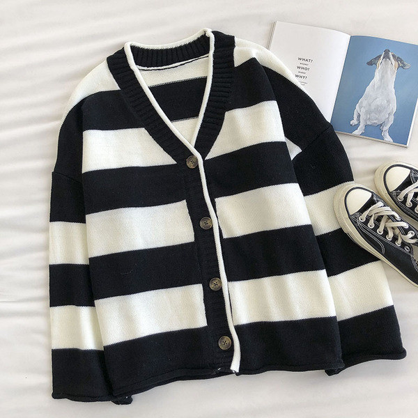 Γυναικεία ζακέτα ριγέ με κουμπιά 