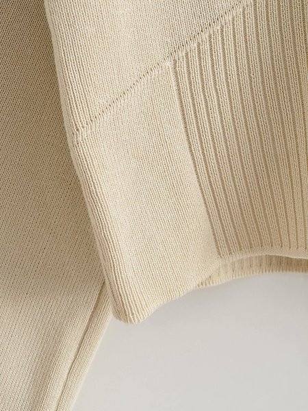 Ženska moderna vesta - kratki model sa špic izrezom