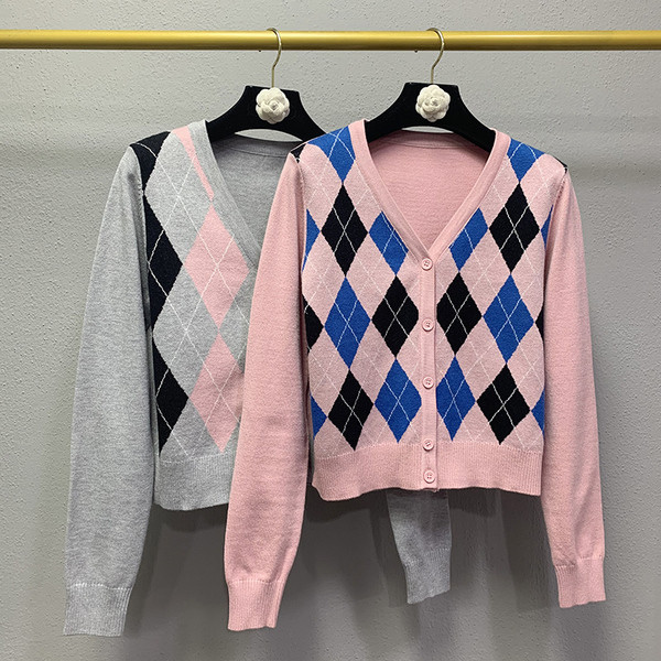 Vesta dama in carouri - model clasic