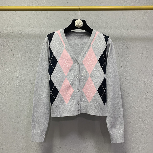 Vesta dama in carouri - model clasic