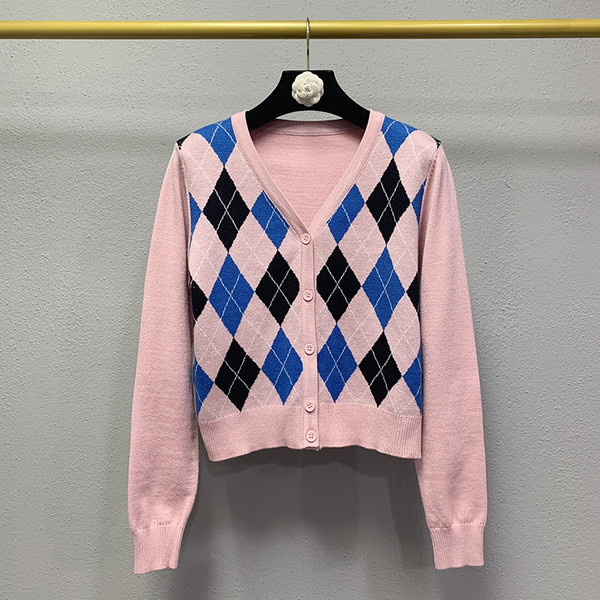 Vesta dama in carouri - model clasic