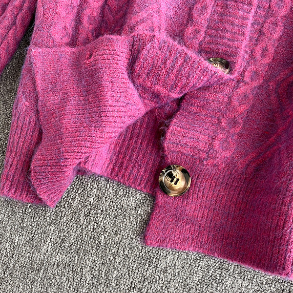 Ζεστή γυναικεία ζακέτα με κουμπιά 