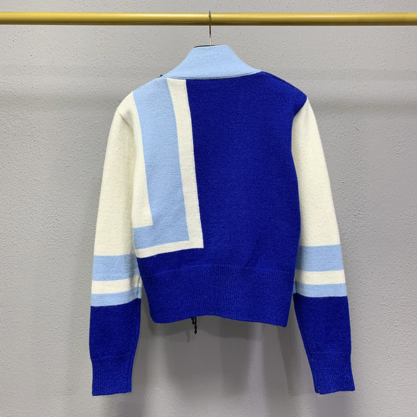 Vestă de damă colorată cu decolteu și nasturi spitz