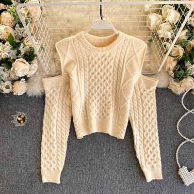 Γυναικείο πουλόβερ με γυμνούς ώμους και στρογγυλή λαιμόκοψη