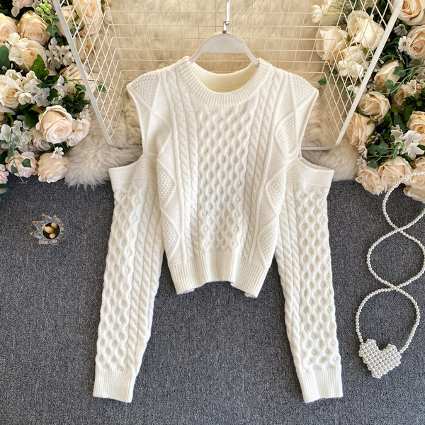 Γυναικείο πουλόβερ με γυμνούς ώμους και στρογγυλή λαιμόκοψη