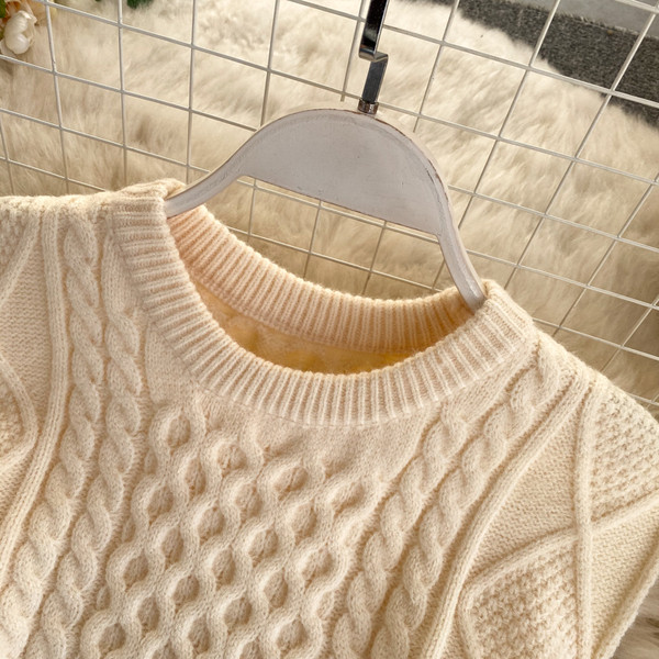 Γυναικείο πουλόβερ με γυμνούς ώμους και στρογγυλή λαιμόκοψη