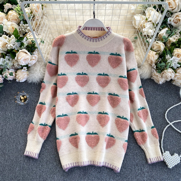 Γυναικείο πουλόςερ με τύπωμα φράουλας με χαμηλό γιακά