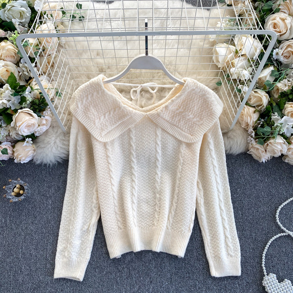 Naiste ümara dekoltee ja lipsudega kampsun