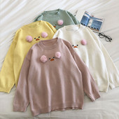 Ümara kaelusega ja 3D elementidega vabaaja naiste kampsun