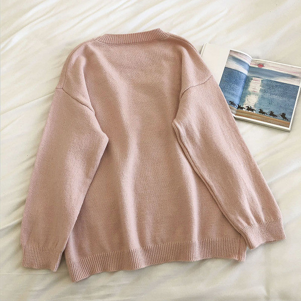 Ümara kaelusega ja 3D elementidega vabaaja naiste kampsun