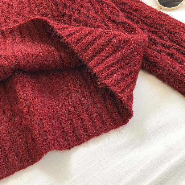 Μοντέρνο γυναικέιο  πουλόβερ με οβάλ ντεκολτέ και μακριά μανίκια