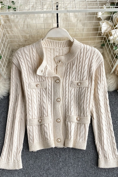 Πλεκτή γυναικεία ζακέτα με πέρλες