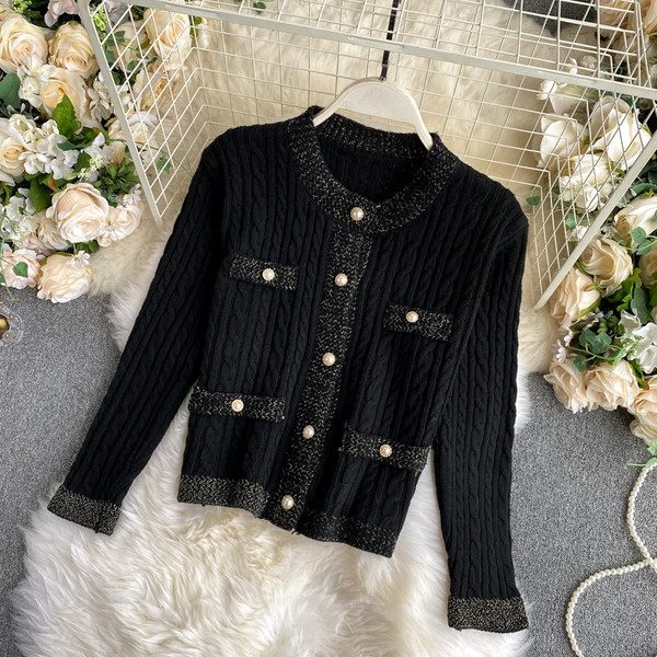 Πλεκτή γυναικεία ζακέτα με πέρλες