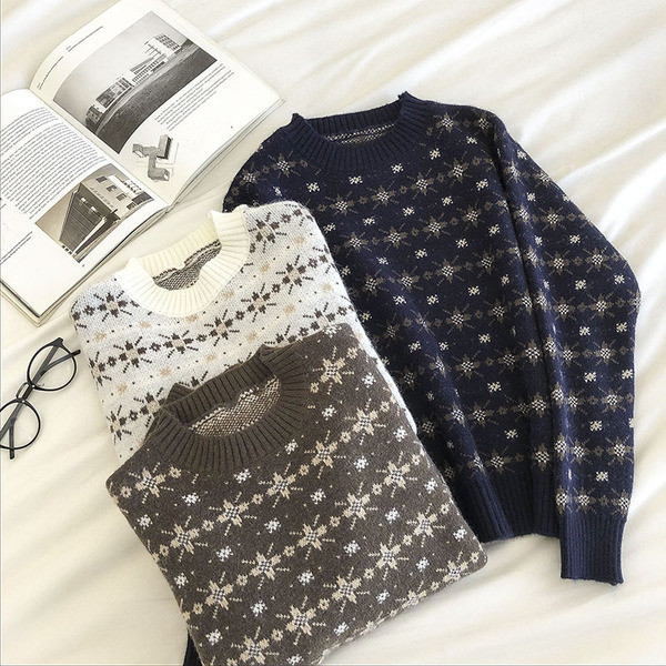 Retrostiilis vabaaja naiste kampsun ovaalse kaelusega