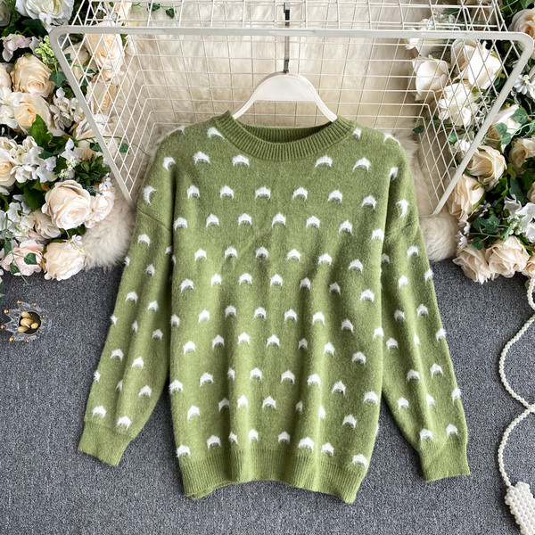 Ovaalse kaelusega ja pikkade varrukatega naiste kampsun