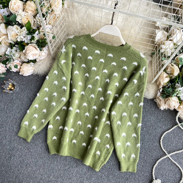 Ovaalse kaelusega ja pikkade varrukatega naiste kampsun