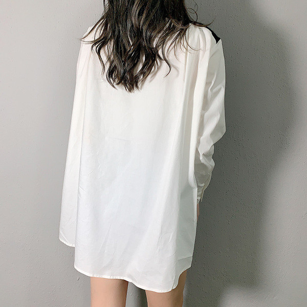 Naiste nööpide ja esitaskuga kardigan