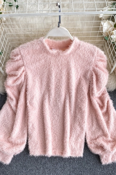 Naiste puhvis varrukate ja madala polokraega sulekampsun