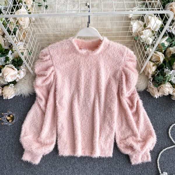 Naiste puhvis varrukate ja madala polokraega sulekampsun