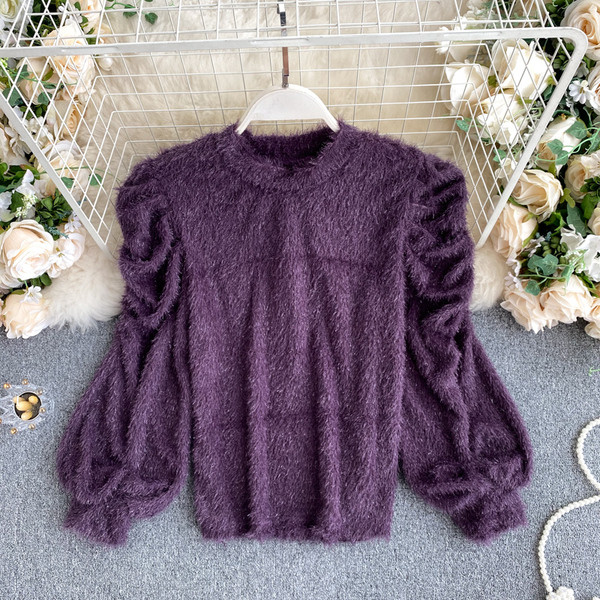 Naiste puhvis varrukate ja madala polokraega sulekampsun