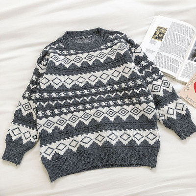 Naiste retrostiilis ovaalse kaelusega kampsun