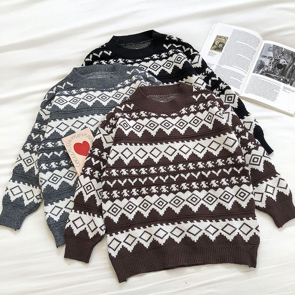 Naiste retrostiilis ovaalse kaelusega kampsun