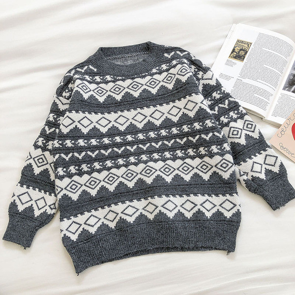 Naiste retrostiilis ovaalse kaelusega kampsun