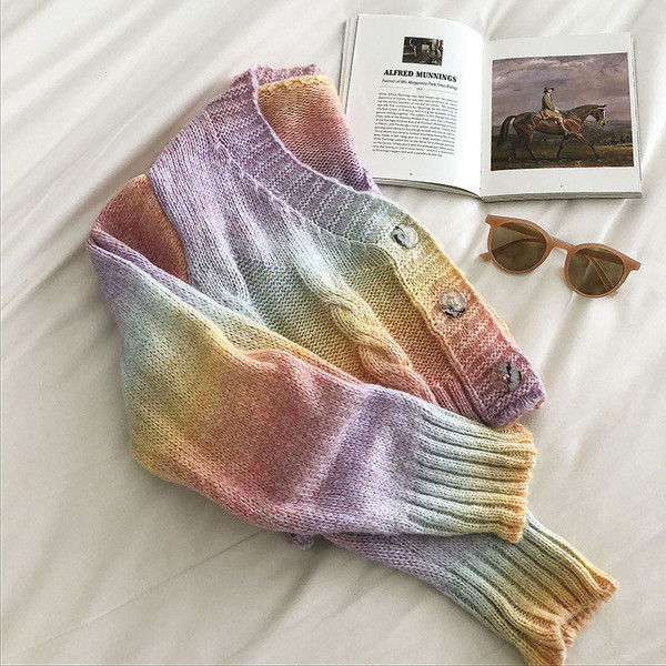 Lühike naiste vest nööpide ja spitsikaelusega