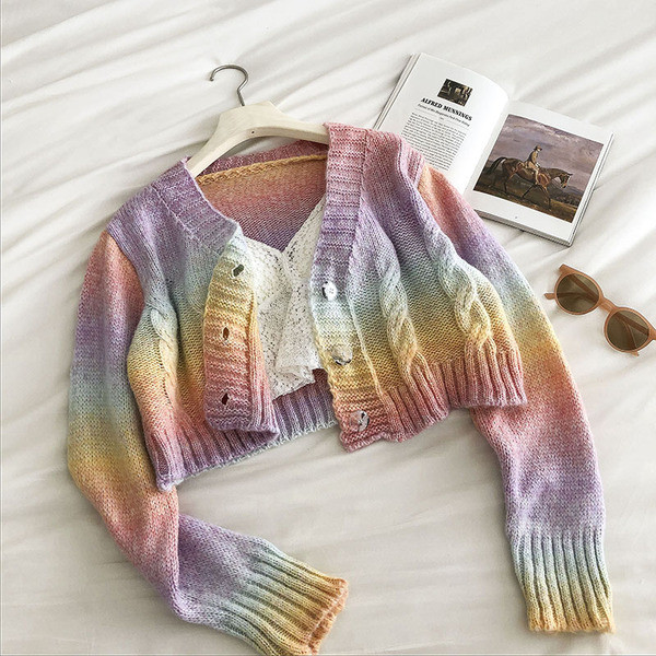 Lühike naiste vest nööpide ja spitsikaelusega