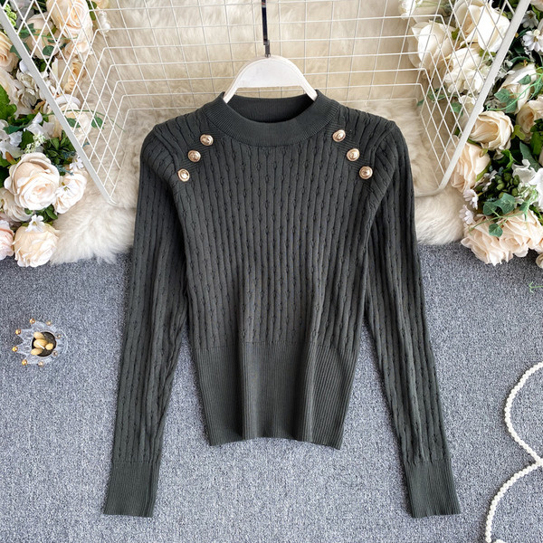 Ženski pulover od tankog pletiva sa zlatnim gumbima