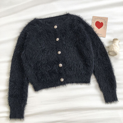 Naiste nööpide ja ovaalse kaelusega kardigan