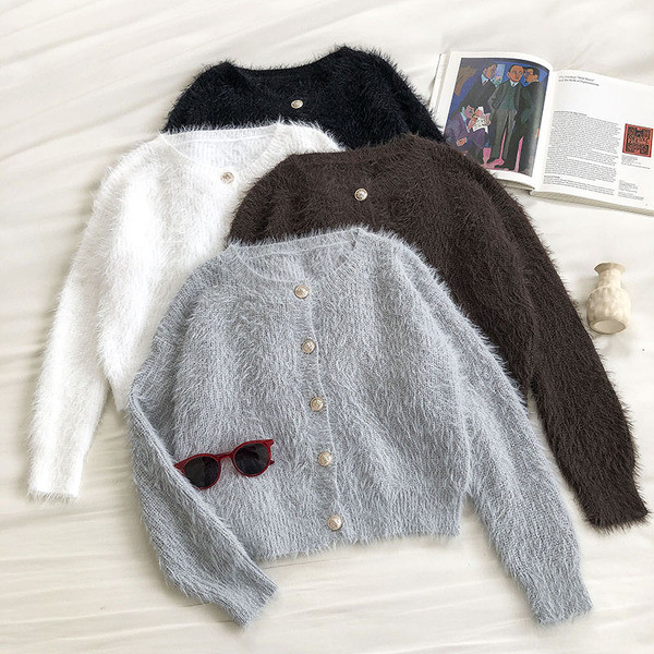 Naiste nööpide ja ovaalse kaelusega kardigan