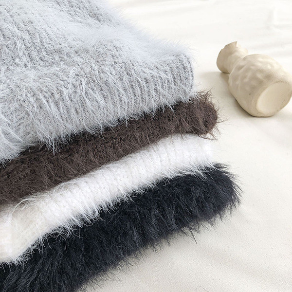 Naiste nööpide ja ovaalse kaelusega kardigan