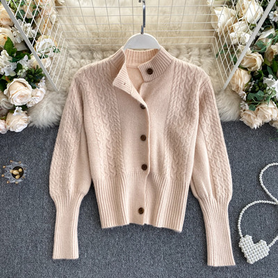 Γυναικεία ζακέτα με χαμηλό γιακά και κουμπιά