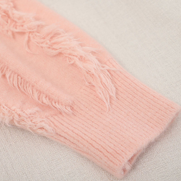 Μοντέρνο γυναικείο πουλόβερ με οβάλ ντεκολτέ και τούλι