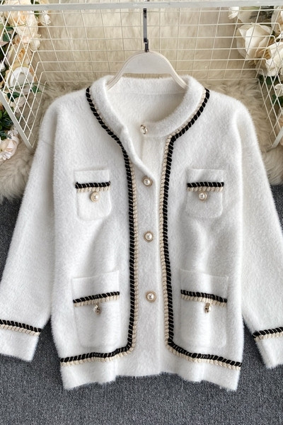 Naiste pärlite ja taskutega sulevest