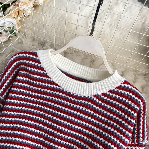 Πλεκτό γυναικείο πουλόβερ με οβάλ ντεκολτέ