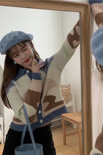 Praegune spits-kaelusega naiste lühike kardigan