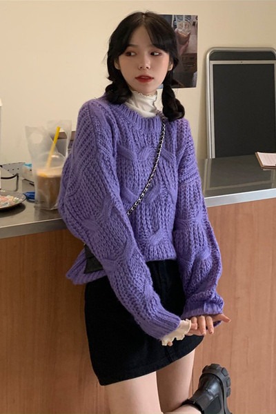 Μοντέρνο γυναικείο πουλόβερ με οβάλ ντεκολτέ