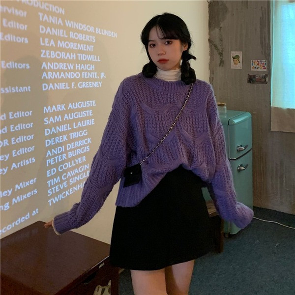 Μοντέρνο γυναικείο πουλόβερ με οβάλ ντεκολτέ