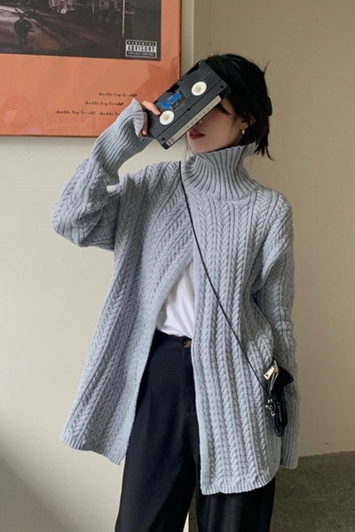 Μακρύ μοντέρνο γυναικείο πουλόβερ με γιακά