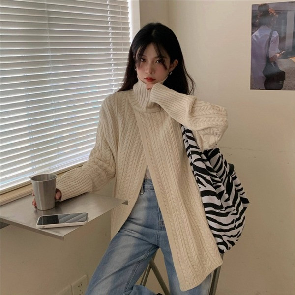 Μακρύ μοντέρνο γυναικείο πουλόβερ με γιακά