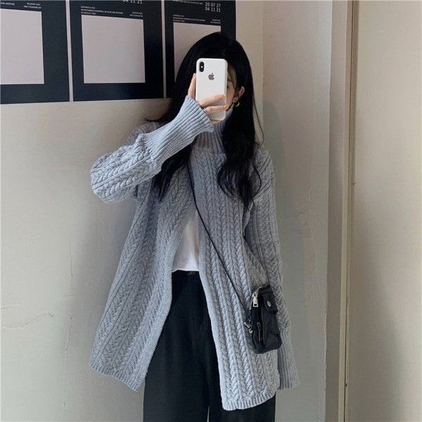 Μακρύ μοντέρνο γυναικείο πουλόβερ με γιακά