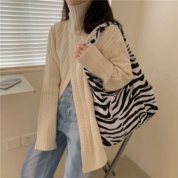 Μακρύ μοντέρνο γυναικείο πουλόβερ με γιακά