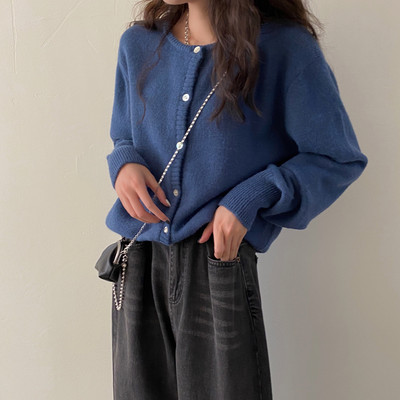 Κοντή γυναικεία ζακέτα με οβάλ λαιμόκοψη