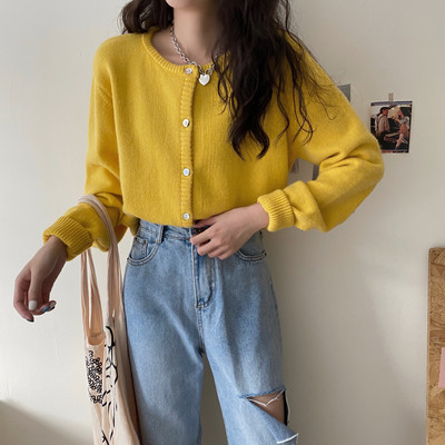 Κοντή γυναικεία ζακέτα με οβάλ λαιμόκοψη