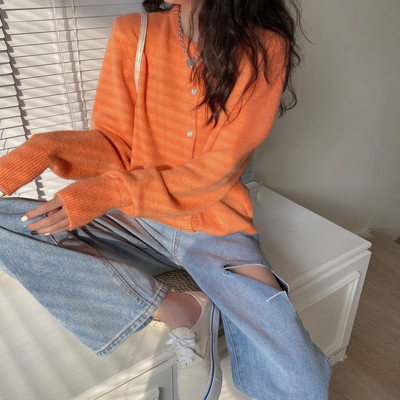 Κοντή γυναικεία ζακέτα με οβάλ λαιμόκοψη