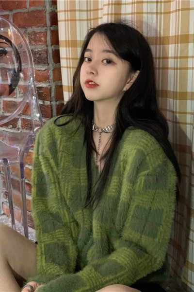 Naiste vabaaja vest spitsikaelusega