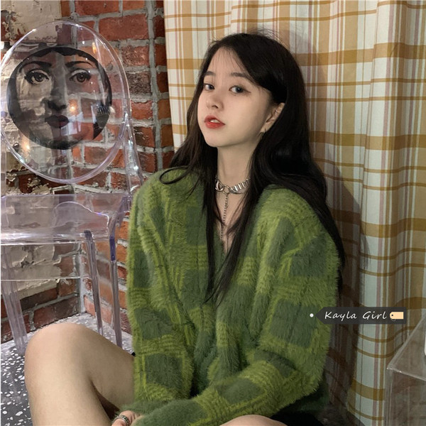 Naiste vabaaja vest spitsikaelusega