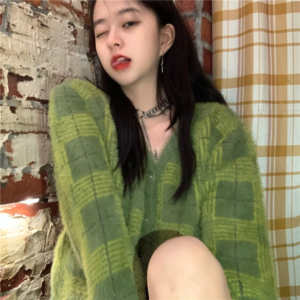 Naiste vabaaja vest spitsikaelusega